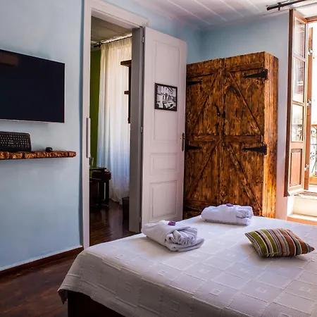 Favela Living Space-2